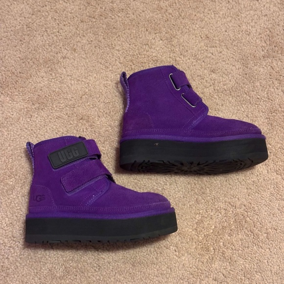 Kids UGG Platform Boots - Picture 2 of 6